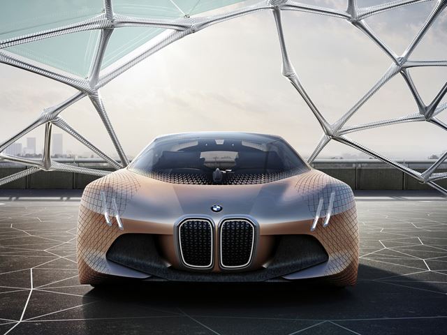 Что думает BMW, выпуская сумасшедший концепт Vision Next 100